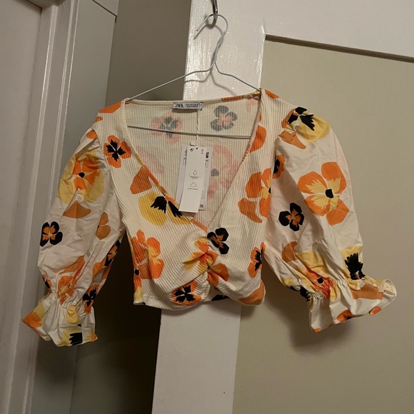 Zara Tops Zara Floral Printed Cream Voluminous Crop Top Poshmark